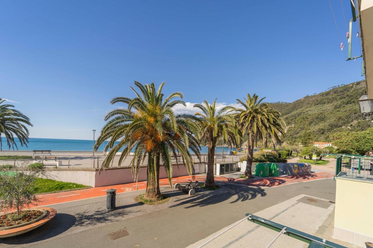 105 - La Casa Di Jacopo, Fronte E Vista Mare In Centro A Riva Trigoso, 20 Metri Dalla Spiaggia Appartement Sestri Levante Buitenkant foto